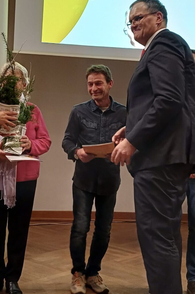 19825b5e-4ef7-4b94-8d00-fcf2e13abb47.jpg 19825b5e-4ef7-4b94-8d00-fcf2e13abb47.jpg